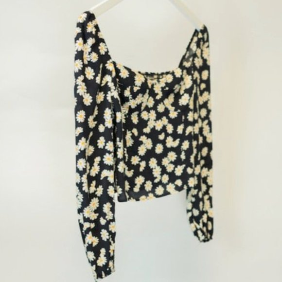 *SOLD* Reformation Black Reign Daisy Chain Print Top - Picture 3 of 6